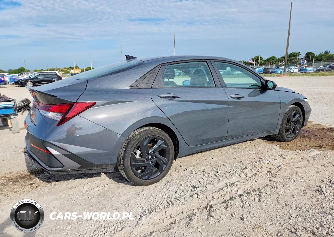 2026 Hyundai Elantra Sel Sport VIN:KMHLM4DGXTU134670 - 3