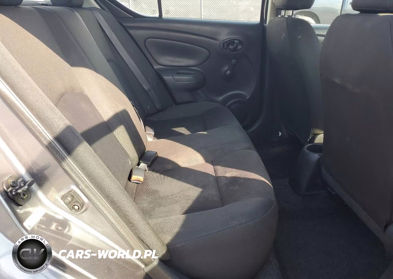 2018 Nissan Versa S Plus VIN:3N1CN7AP5JL833349 - 10