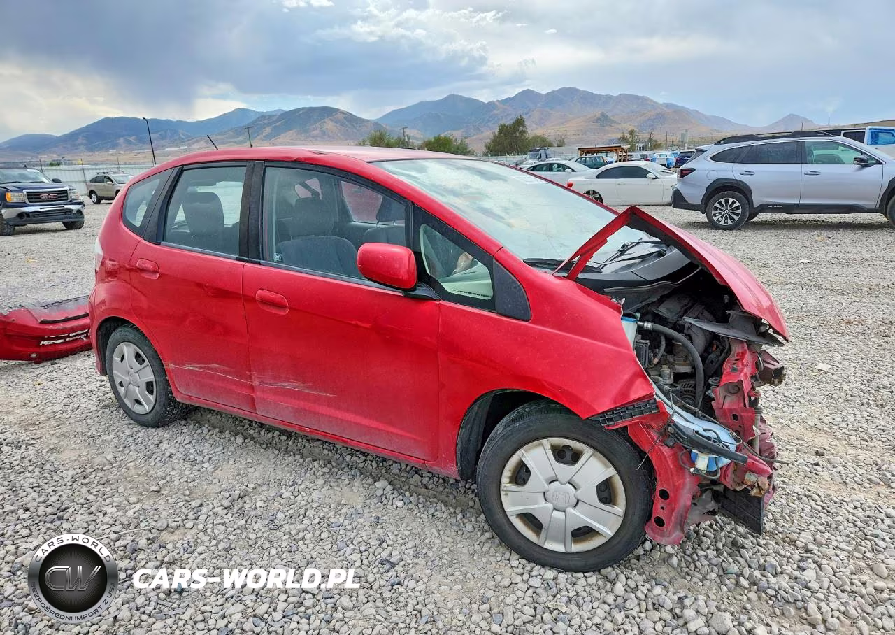 2013 Honda Fit VIN:JHMGE8G38DC060402 - 4