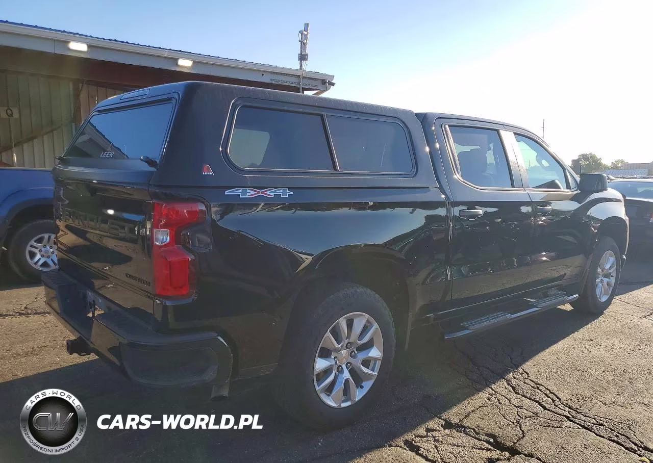 2021 Chevrolet Silverado K1500 Custom VIN:3GCPYBEK2MG327708 - 3