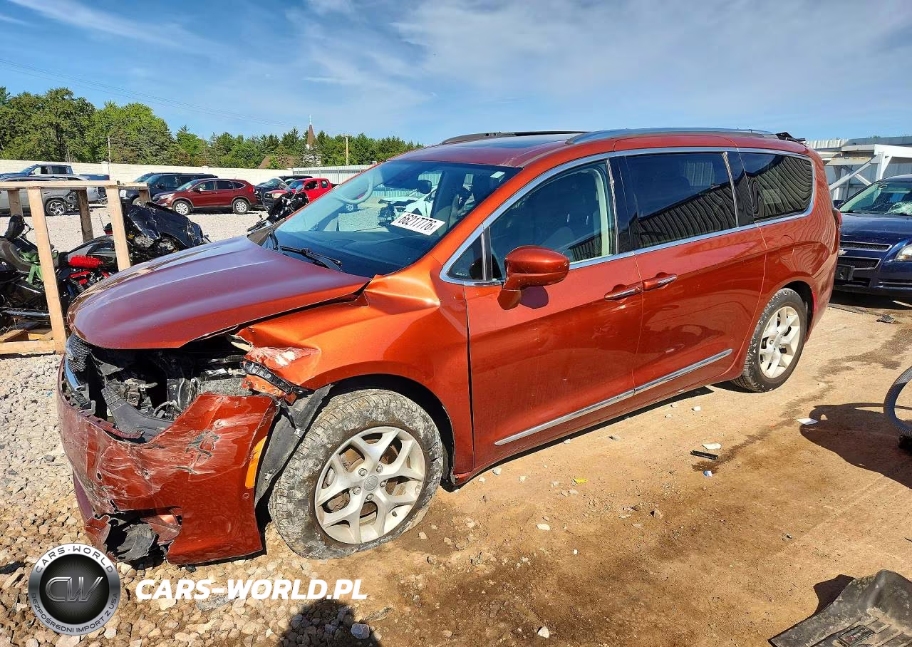 2018 Chrysler Pacifica Touring L Plus VIN:2C4RC1EG2JR157059 - 1