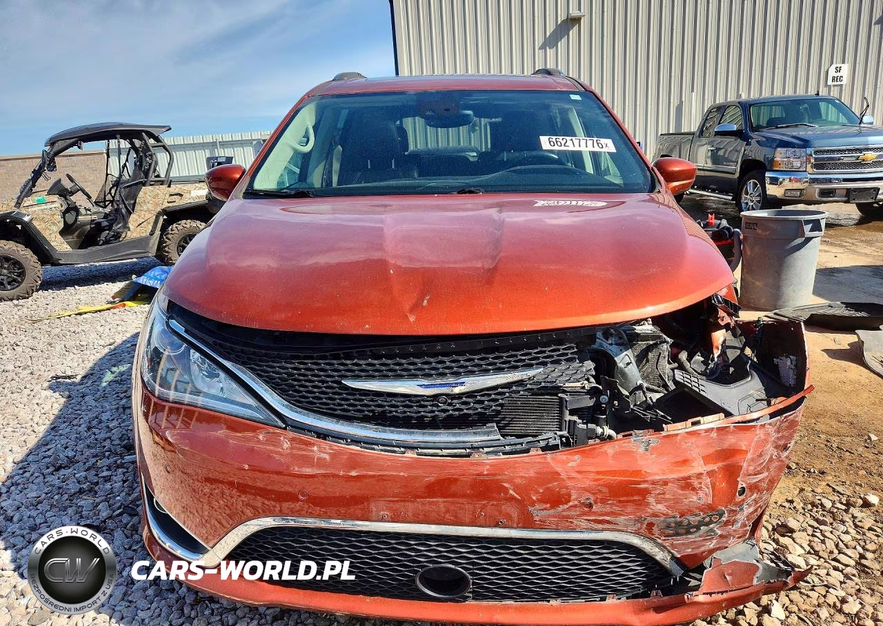 2018 Chrysler Pacifica Touring L Plus VIN:2C4RC1EG2JR157059 - 5