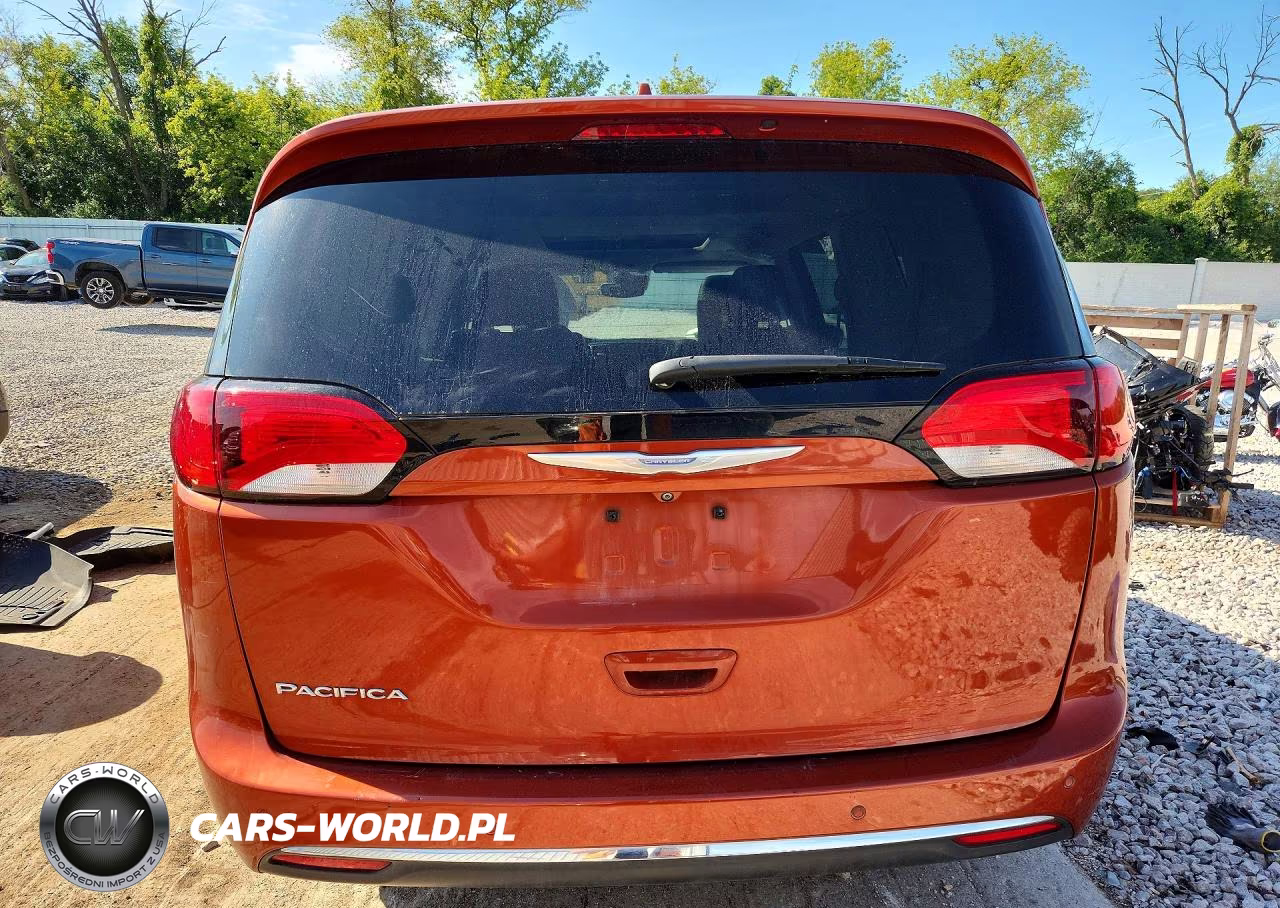 2018 Chrysler Pacifica Touring L Plus VIN:2C4RC1EG2JR157059 - 6
