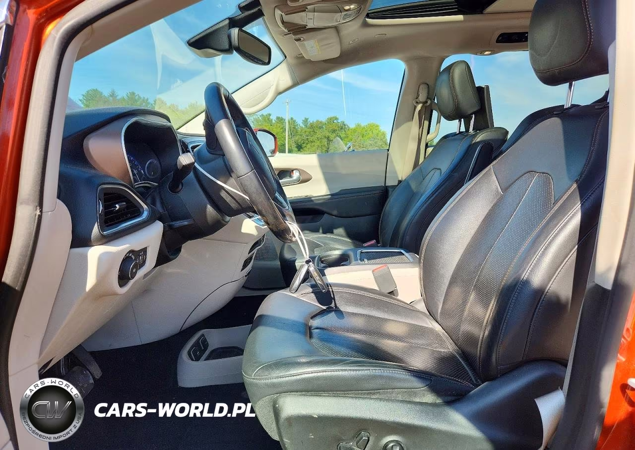 2018 Chrysler Pacifica Touring L Plus VIN:2C4RC1EG2JR157059 - 7