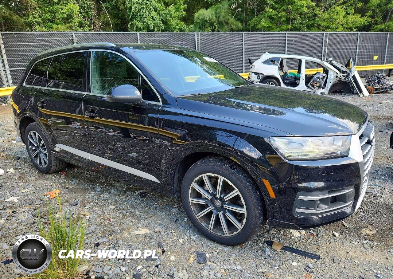 2017 Audi Q7 Premium Plus VIN:WA1LAAF77HD013766 - 4