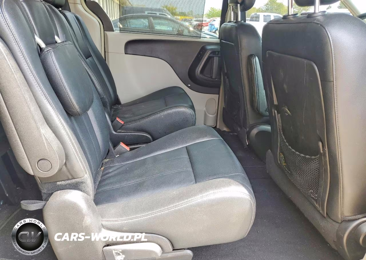 2016 Chrysler Town & Country Touring VIN:2C4RC1BG9GR261531 - 10