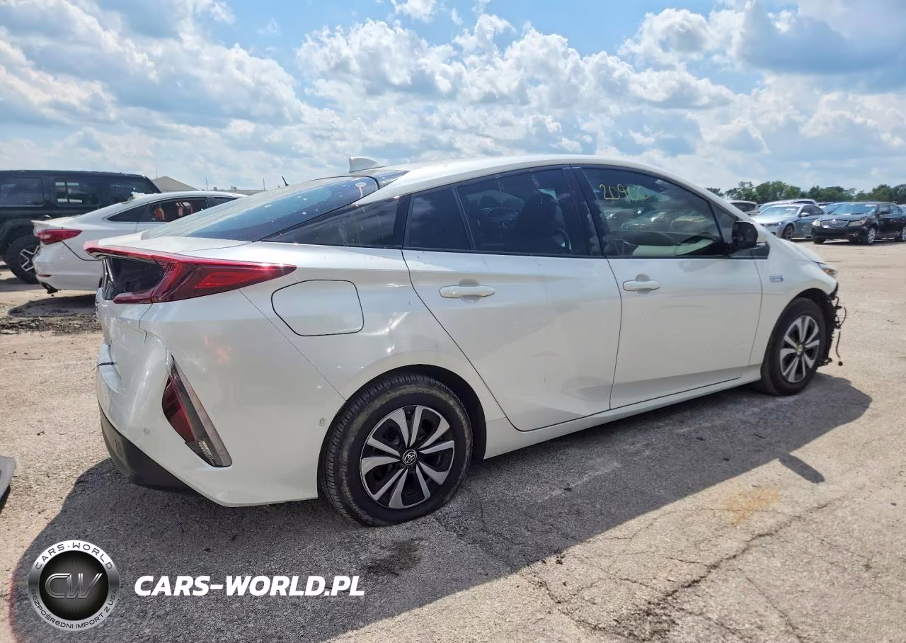 2018 Toyota Prius Prime Advanced VIN:JTDKARFP4J3087108 - 3