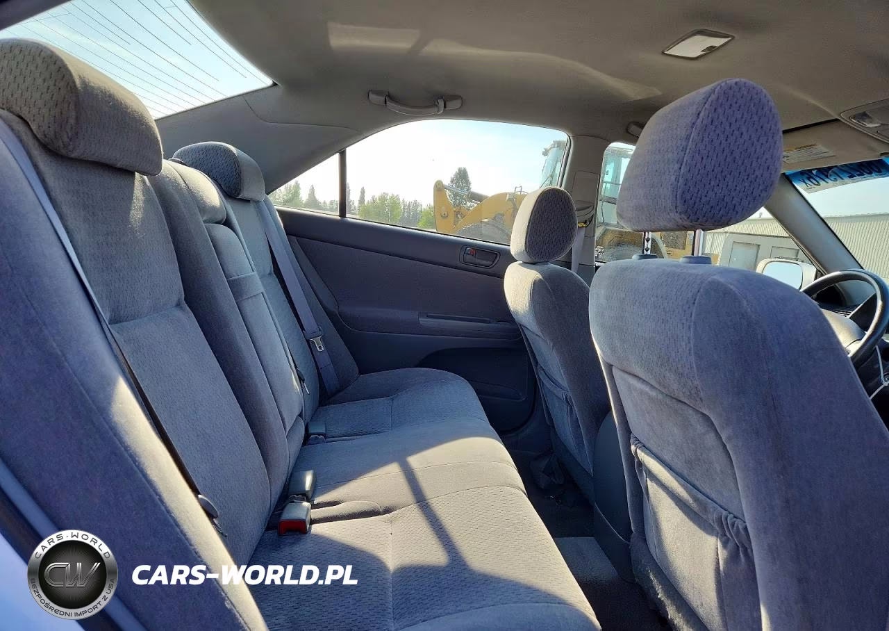 2004 Toyota Camry Le VIN:JTDBE32K240264269 - 10