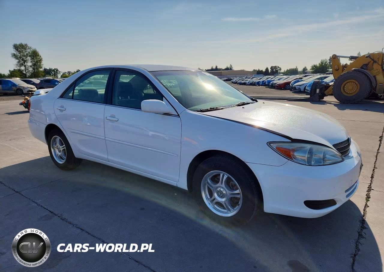 2004 Toyota Camry Le VIN:JTDBE32K240264269 - 4