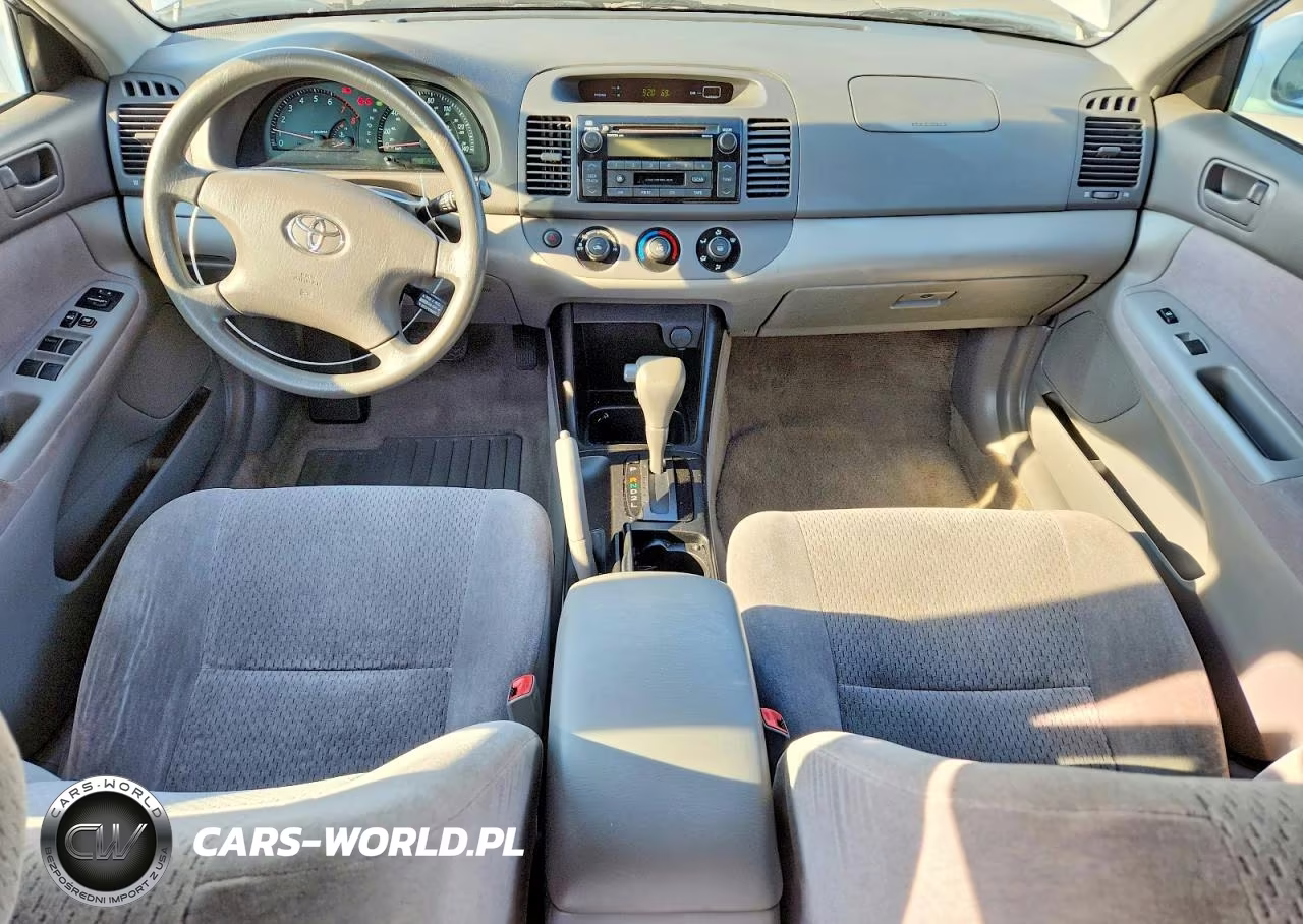 2004 Toyota Camry Le VIN:JTDBE32K240264269 - 8