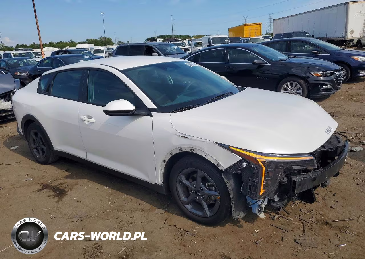 2025 Kia K4 Lxs VIN:3KPFT4DE0SE104657 - 4