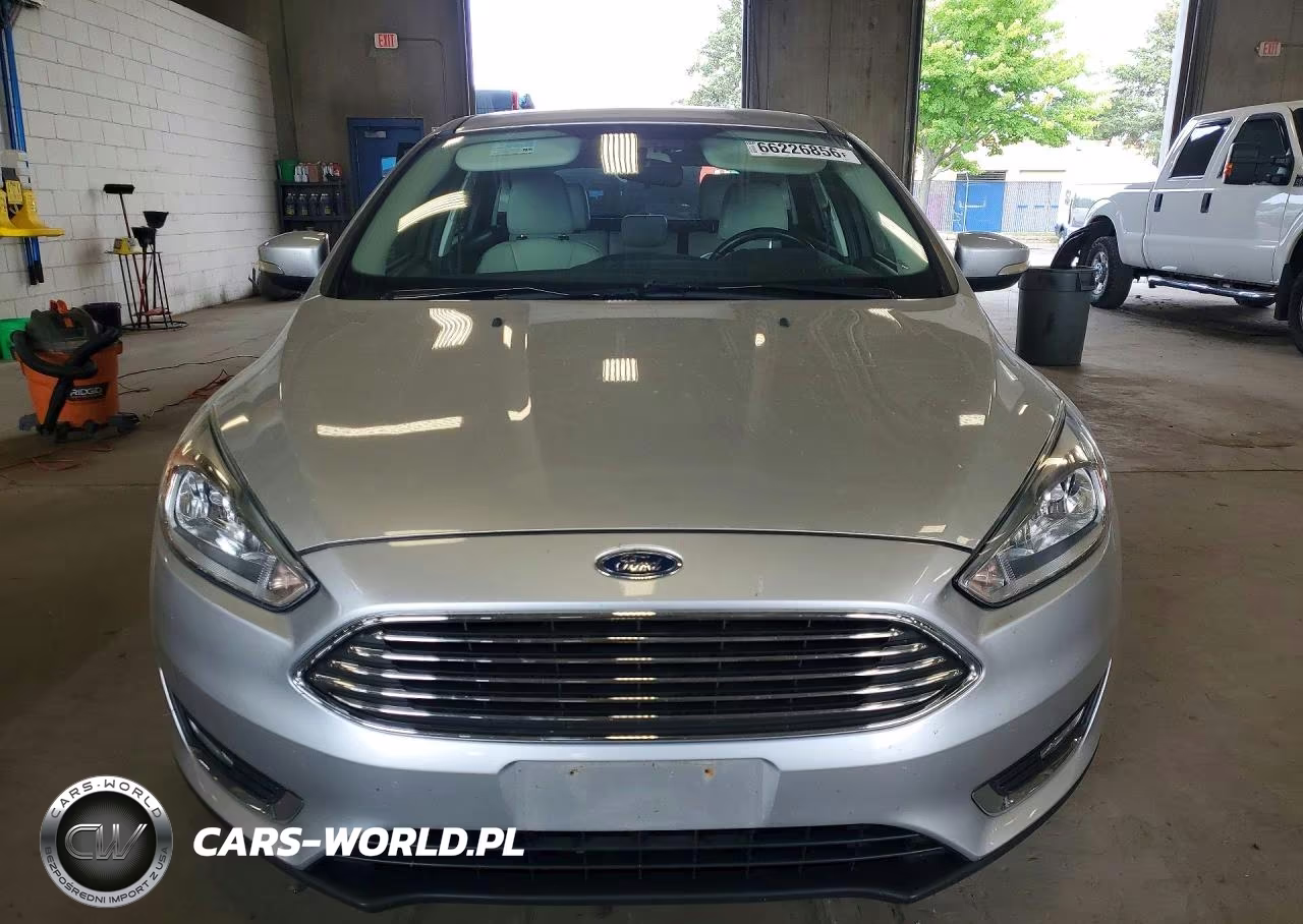 2016 Ford Focus Titanium VIN:1FADP3N20GL307465 - 5