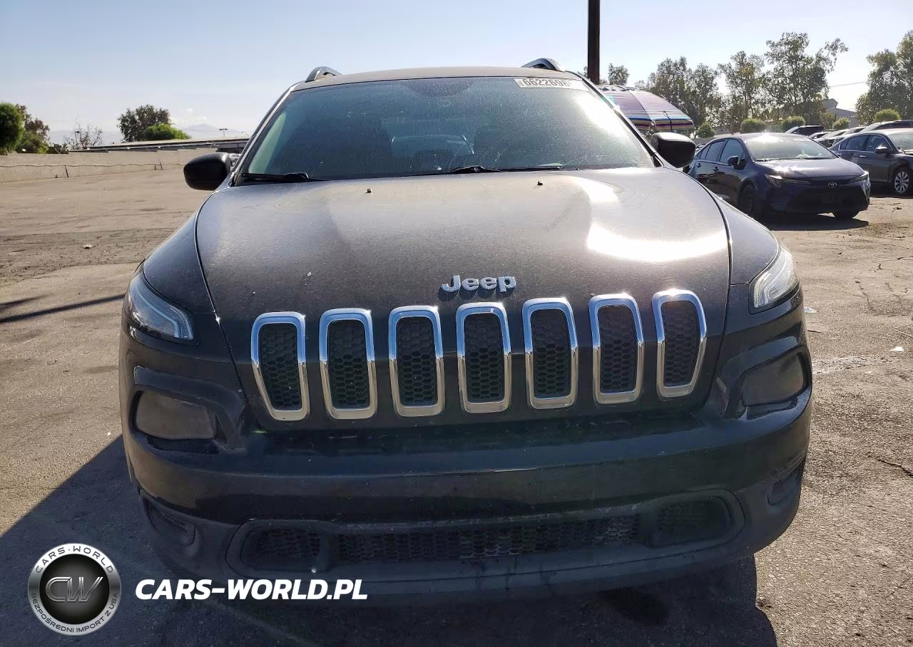2015 Jeep Cherokee Sport VIN:1C4PJLAB3FW663162 - 5