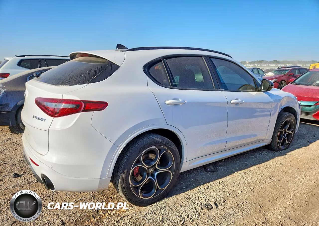 2023 Alfa Romeo Stelvio Ti VIN:ZASPAKBN6P7D55487 - 3