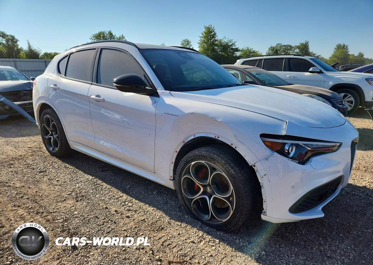 2023 Alfa Romeo Stelvio Ti VIN:ZASPAKBN6P7D55487 - 4