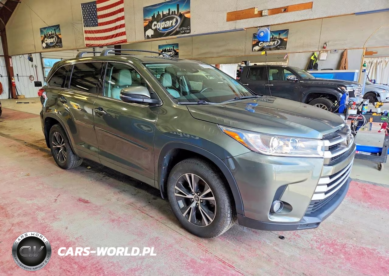 2017 Toyota Highlander Le Plus VIN:5TDBZRFHXHS384829 - 4