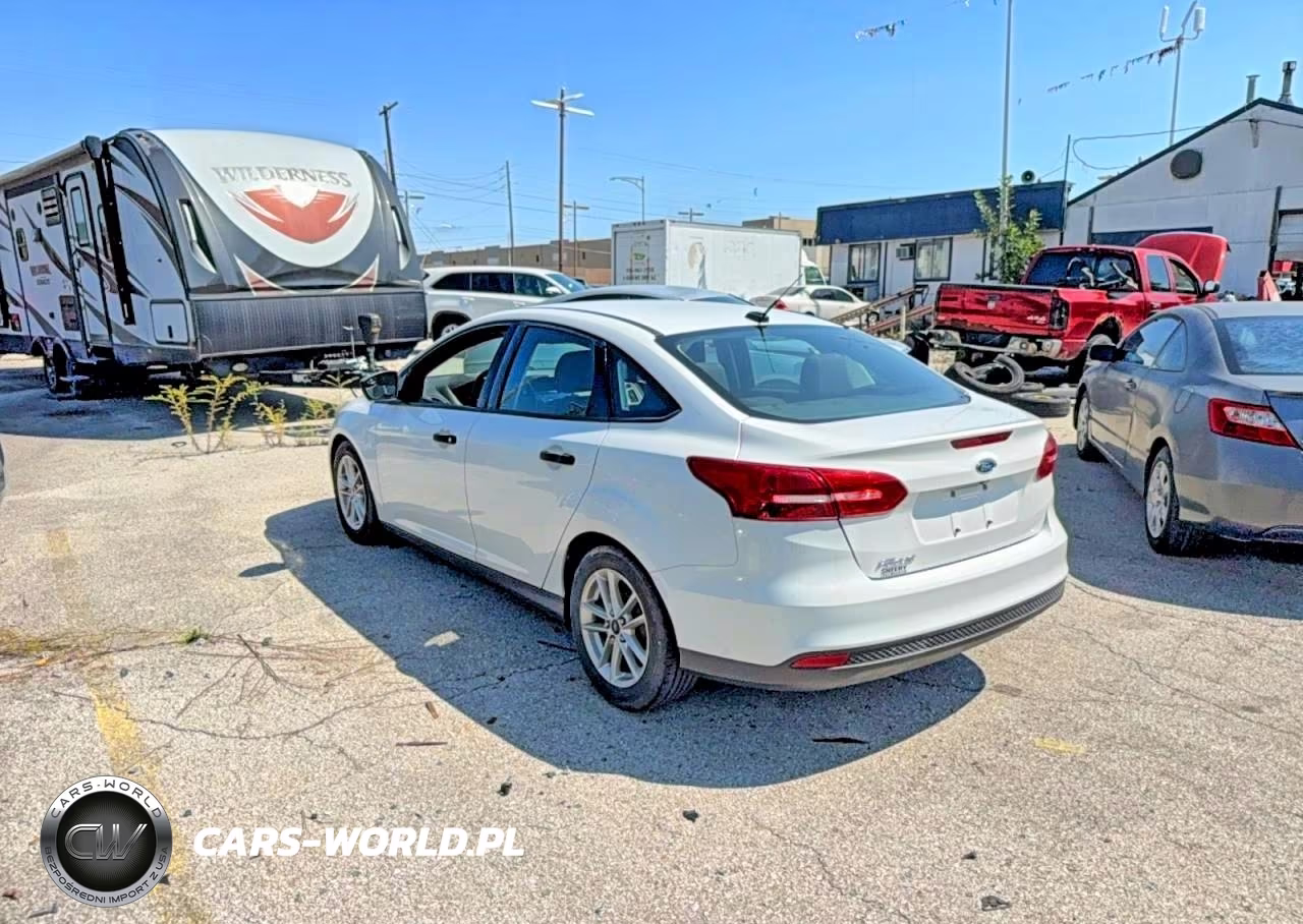 2015 Ford Focus S VIN:1FADP3E2XFL311926 - 3