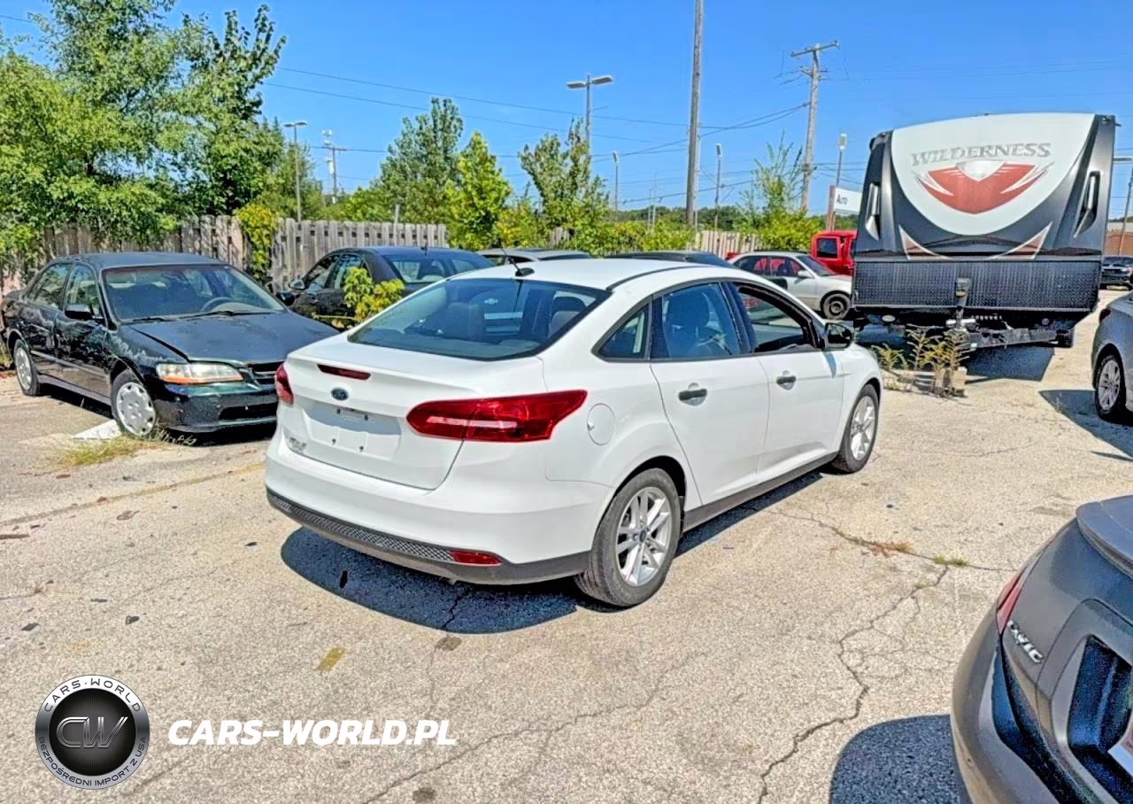 2015 Ford Focus S VIN:1FADP3E2XFL311926 - 4
