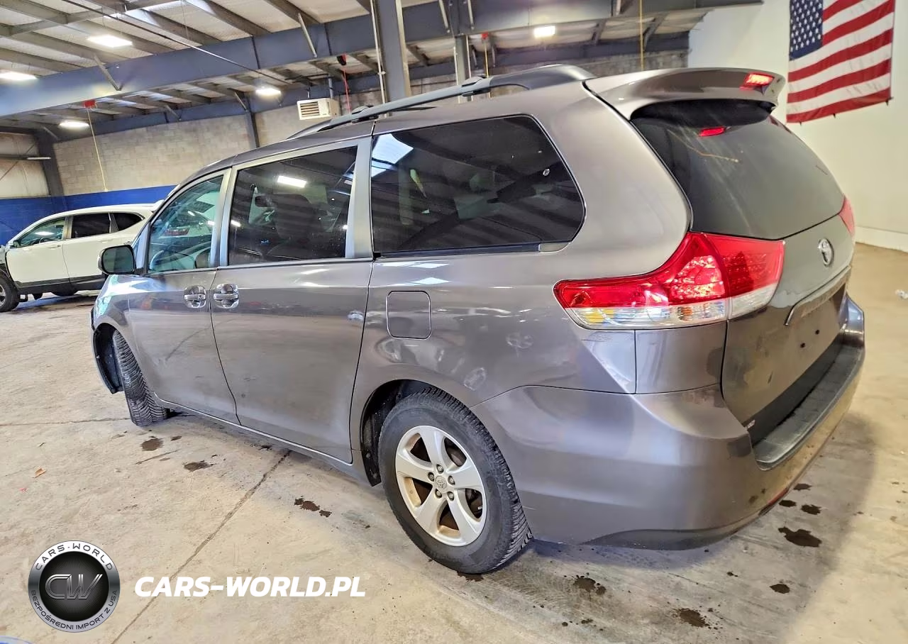 2013 Toyota Sienna Le VIN:5TDKK3DC8DS376568 - 2