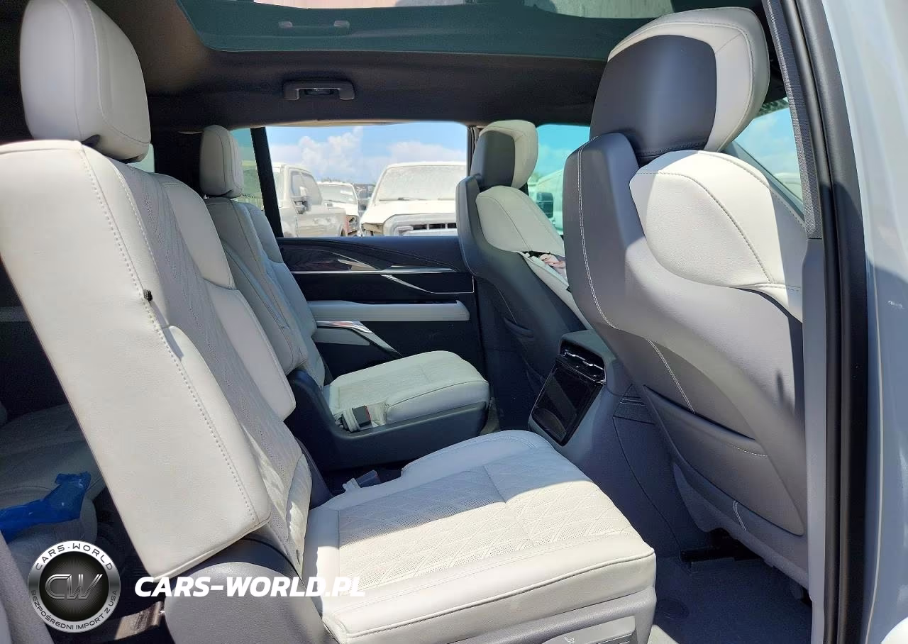 2026 Cadillac Escalade Iq Sport-1 VIN:1GYTEEKL4TU105960 - 11