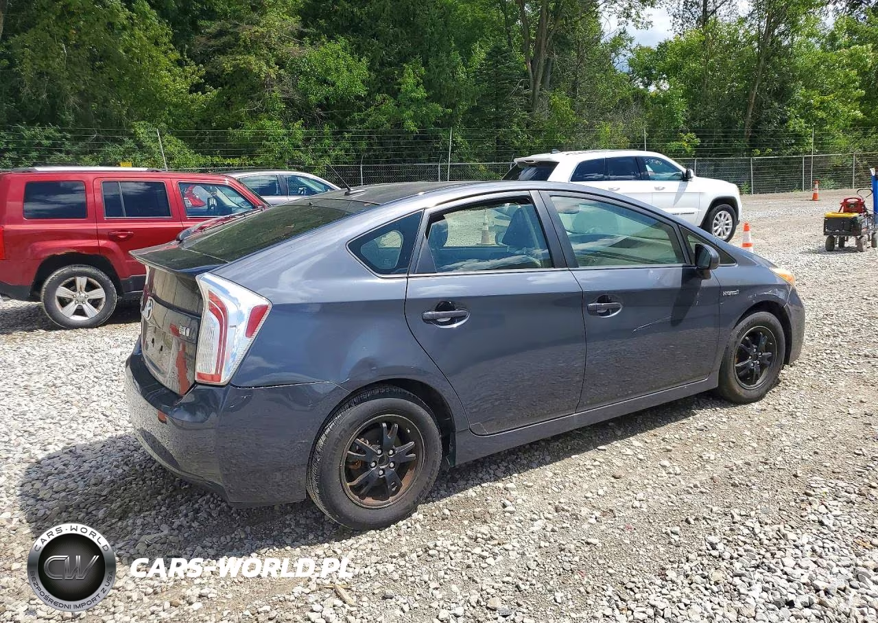 2014 Toyota Prius Four VIN:JTDKN3DU8E1791436 - 3
