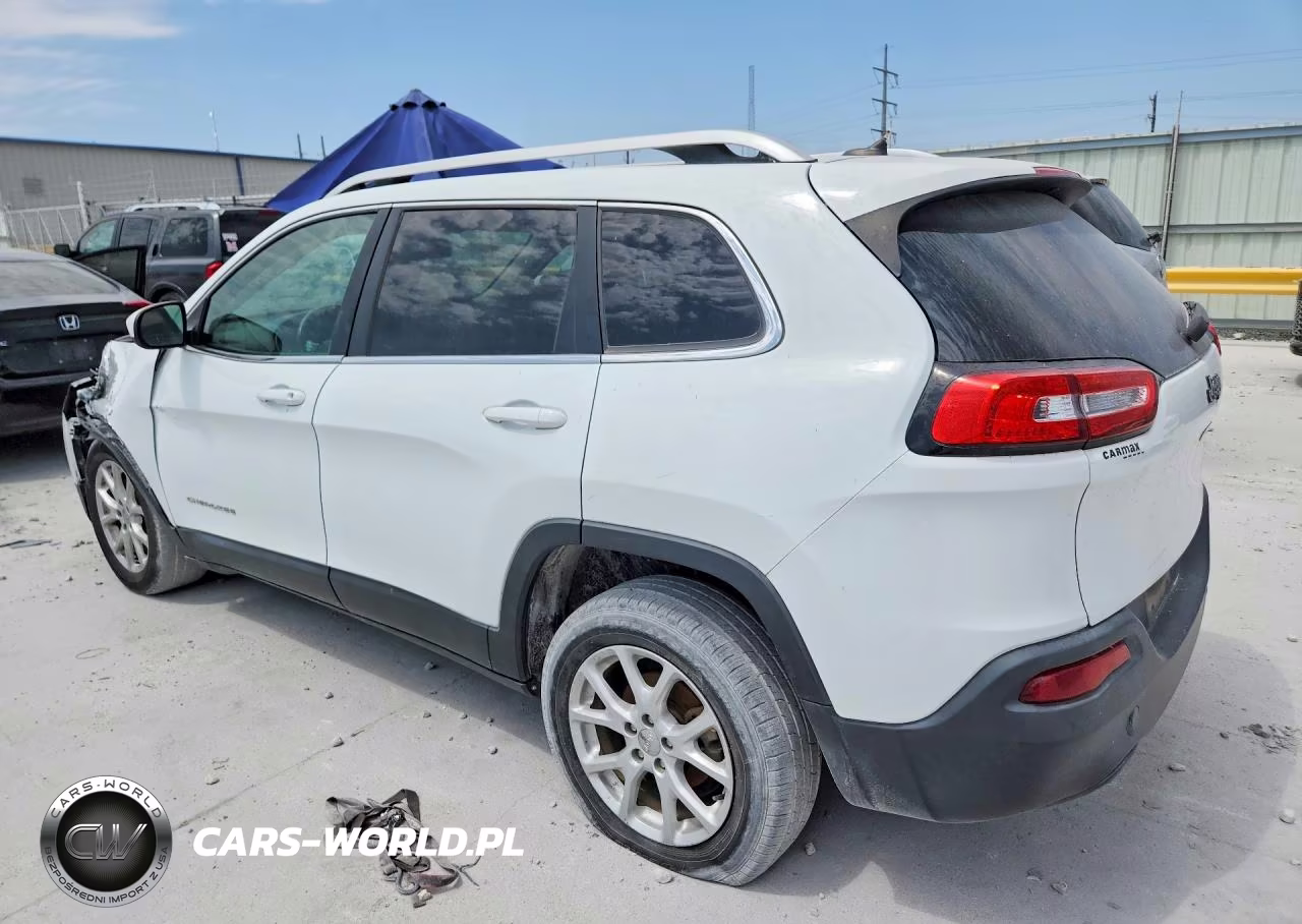 2015 Jeep Cherokee Latitude VIN:1C4PJLCB8FW642577 - 2