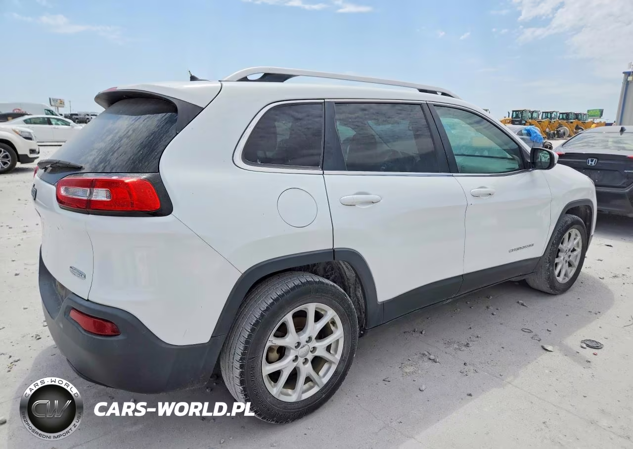 2015 Jeep Cherokee Latitude VIN:1C4PJLCB8FW642577 - 3