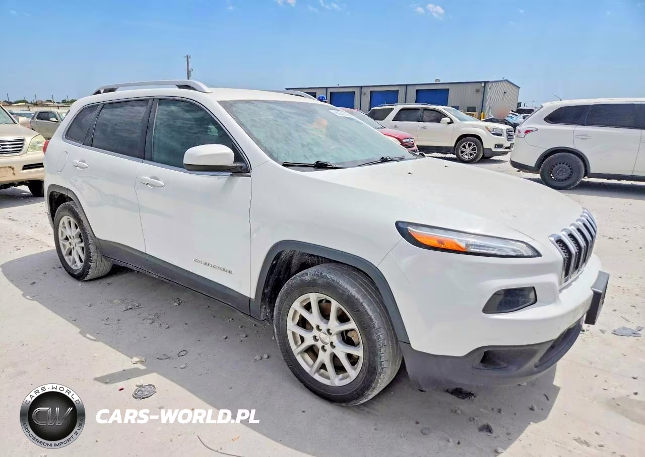 2015 Jeep Cherokee Latitude VIN:1C4PJLCB8FW642577 - 4