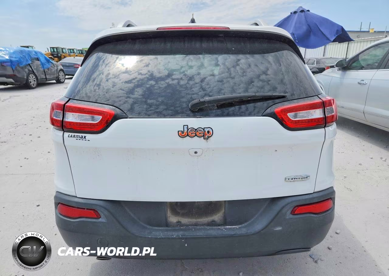 2015 Jeep Cherokee Latitude VIN:1C4PJLCB8FW642577 - 6