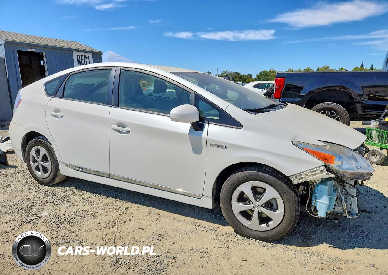 2015 Toyota Prius Four VIN:JTDKN3DU5F0410343 - 4