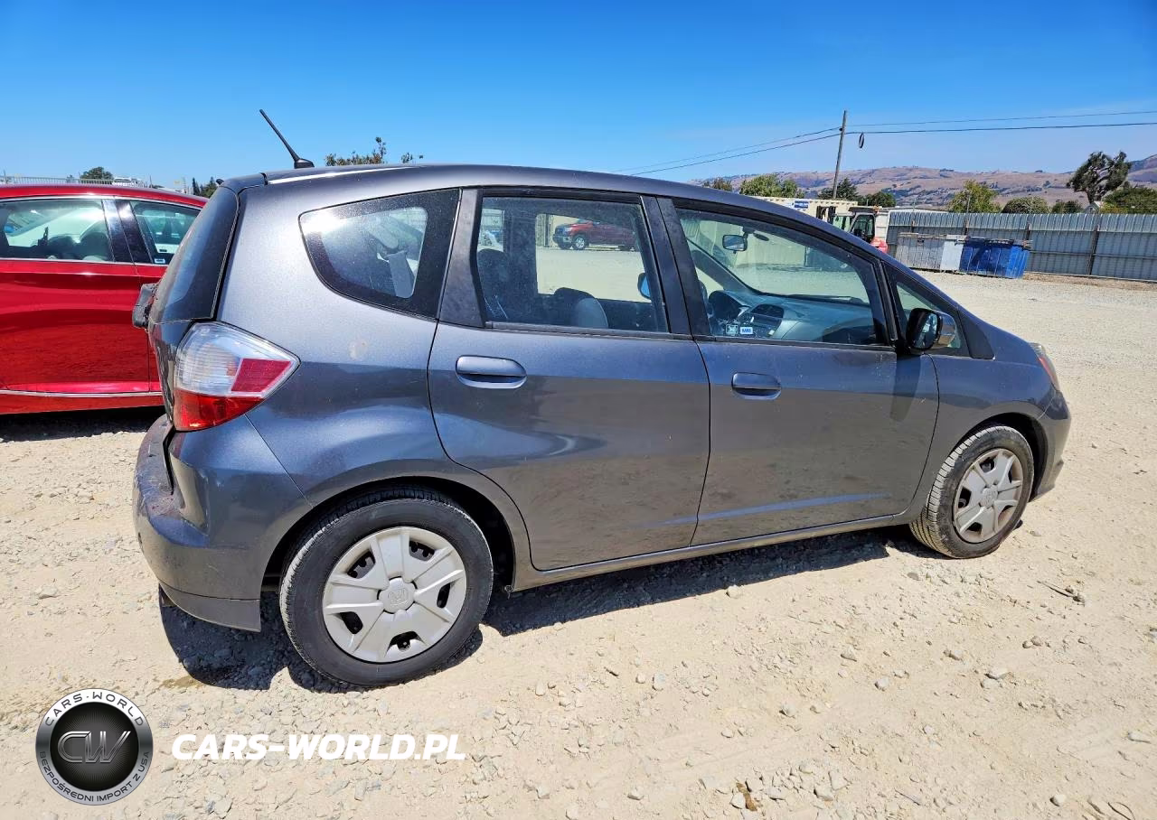 2013 Honda Fit VIN:JHMGE8H35DC032667 - 3