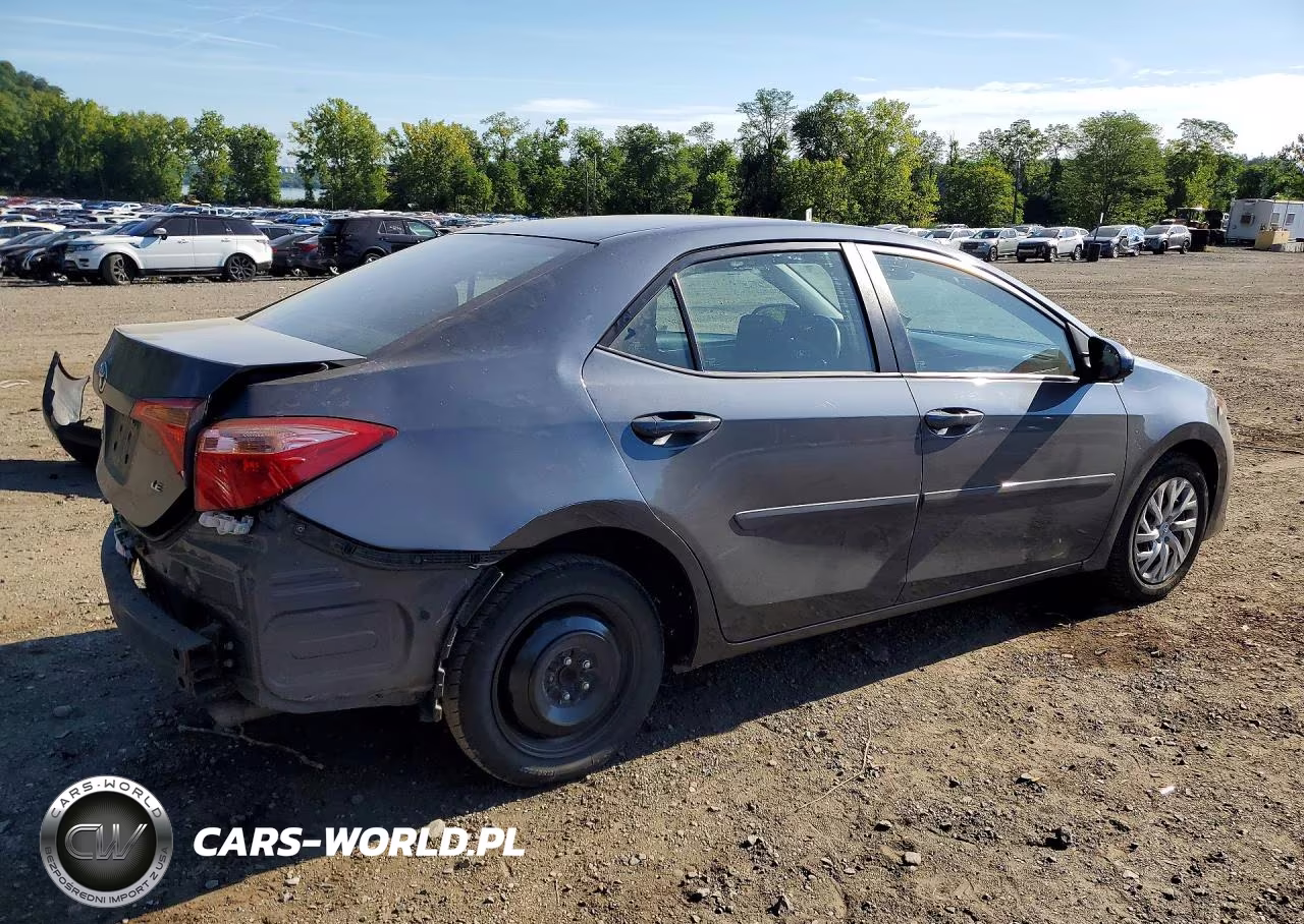 2017 Toyota Corolla Le VIN:2T1BURHE8HC894137 - 3