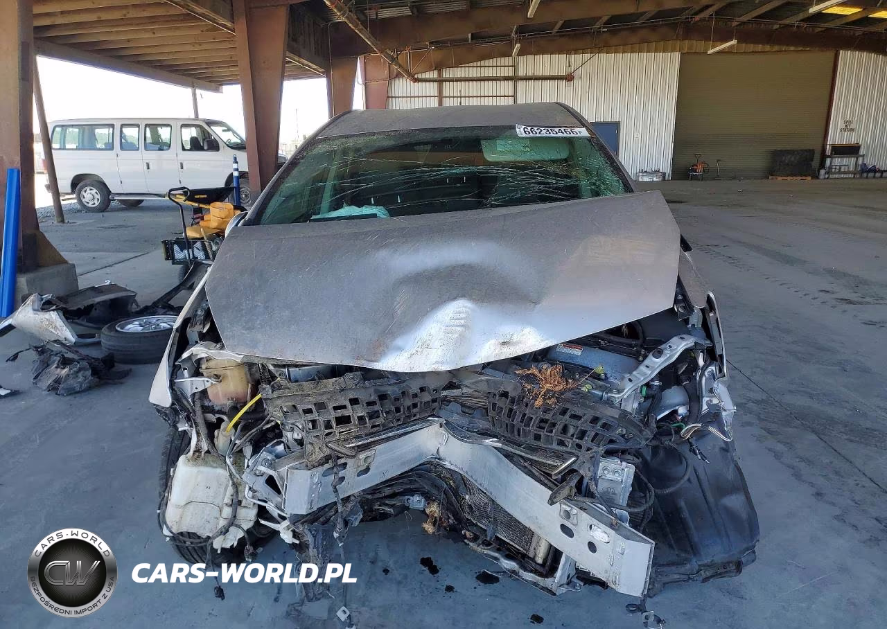2012 Toyota Prius V Three VIN:JTDZN3EUXC3129971 - 5