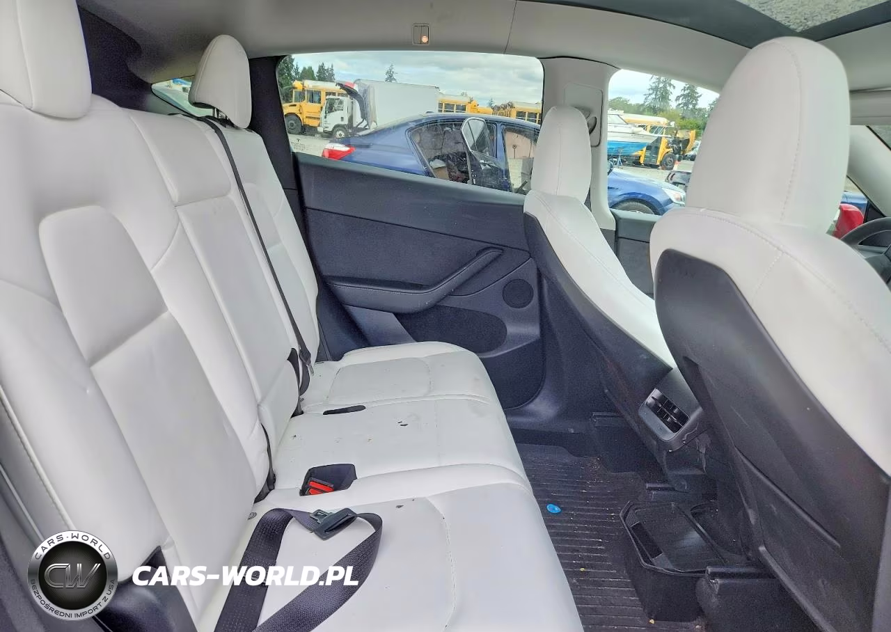 2024 Tesla Model Y VIN:7SAYGAEE2RF006716 - 10