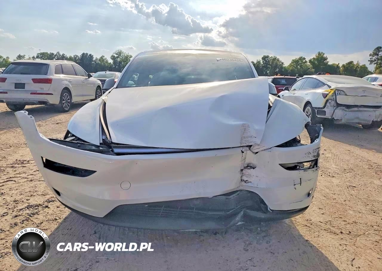 2026 Tesla Model Y VIN:7SAYGDEE1TA688090 - 5
