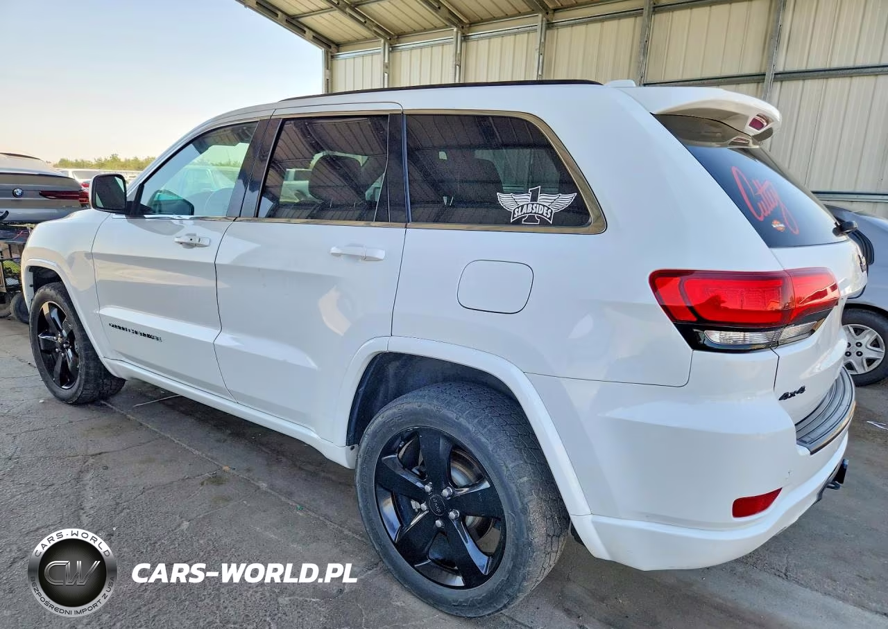 2015 Jeep Grand Cherokee Laredo VIN:1C4RJFAG0FC820945 - 2