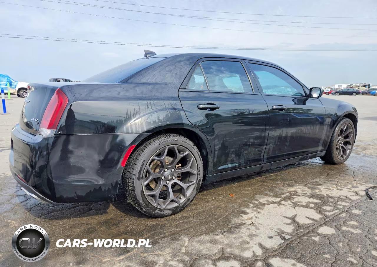 2019 Chrysler 300 S VIN:2C3CCABG5KH628580 - 3