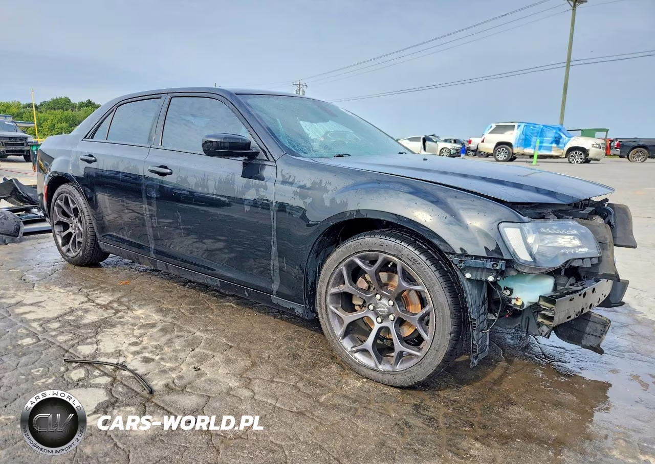 2019 Chrysler 300 S VIN:2C3CCABG5KH628580 - 4