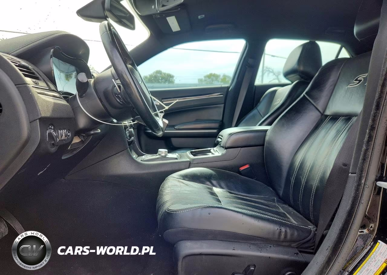 2019 Chrysler 300 S VIN:2C3CCABG5KH628580 - 7