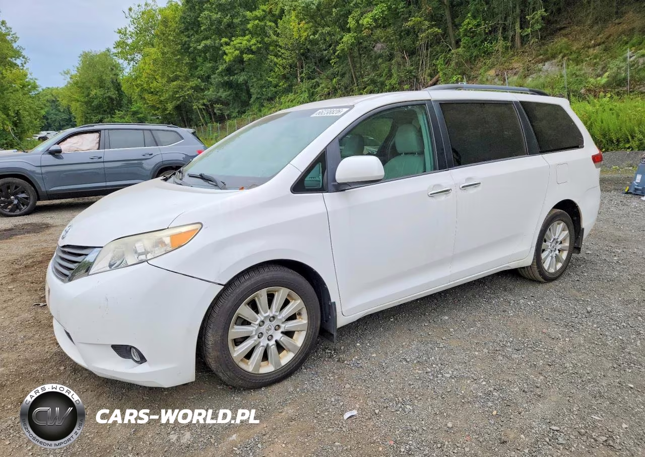 2012 Toyota Sienna Xle 7-Passenger – zdjęcie 1 z 13