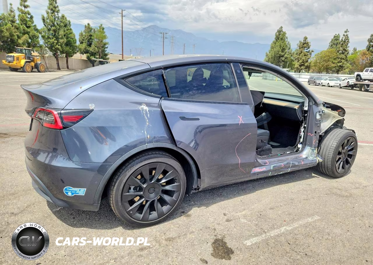 2021 Tesla Model Y VIN:5YJYGDED1MF114131 - 3