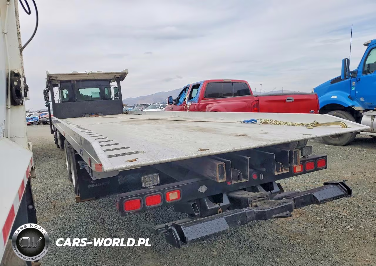 2017 Kenworth Construction T680 VIN:1XKYDP9X6HJ135879 - 2