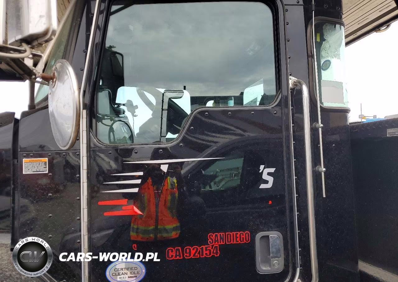 2017 Kenworth Construction T680 VIN:1XKYDP9X6HJ135879 - 7