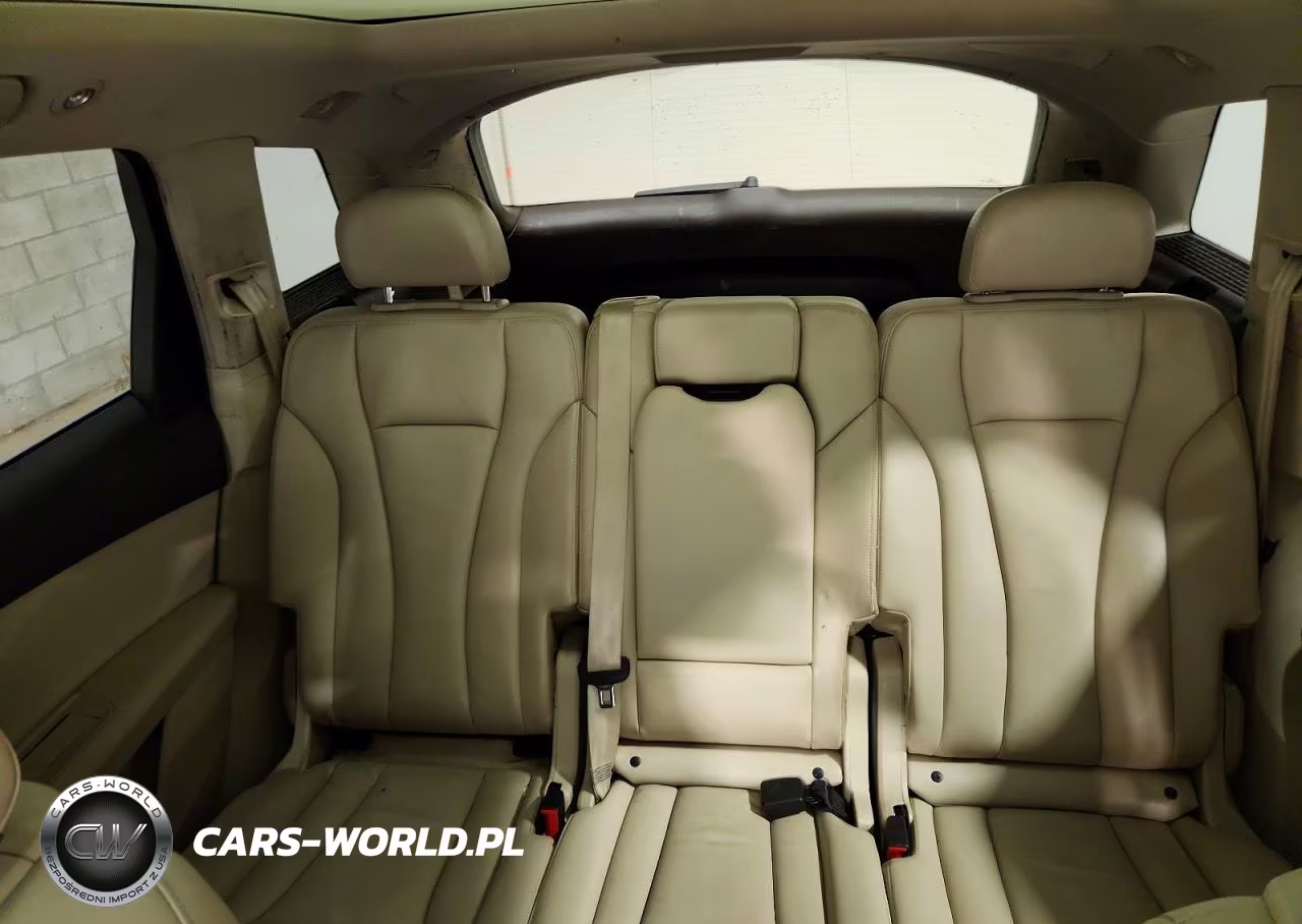 2018 Audi Q7 Premium Plus VIN:WA1LAAF72JD010621 - 10