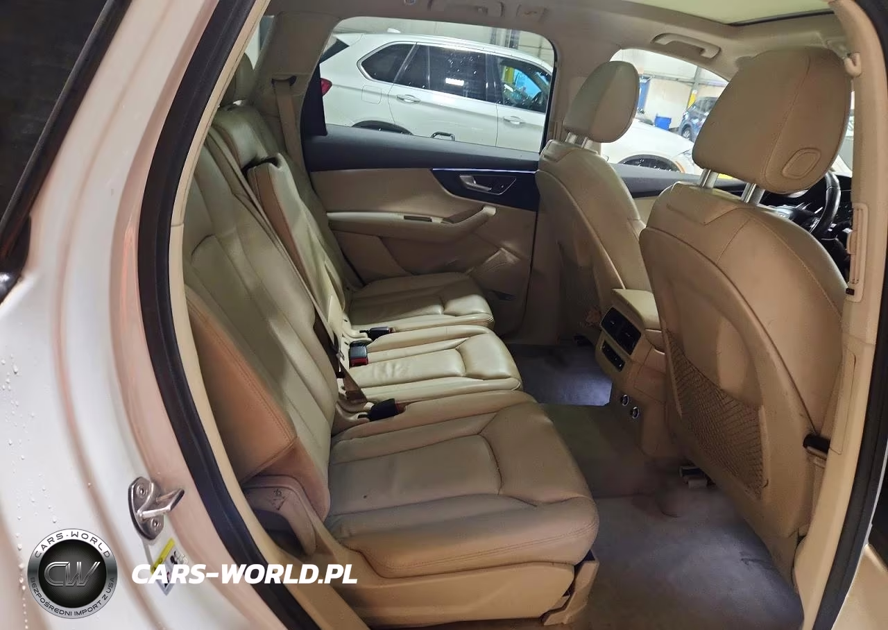 2018 Audi Q7 Premium Plus VIN:WA1LAAF72JD010621 - 11