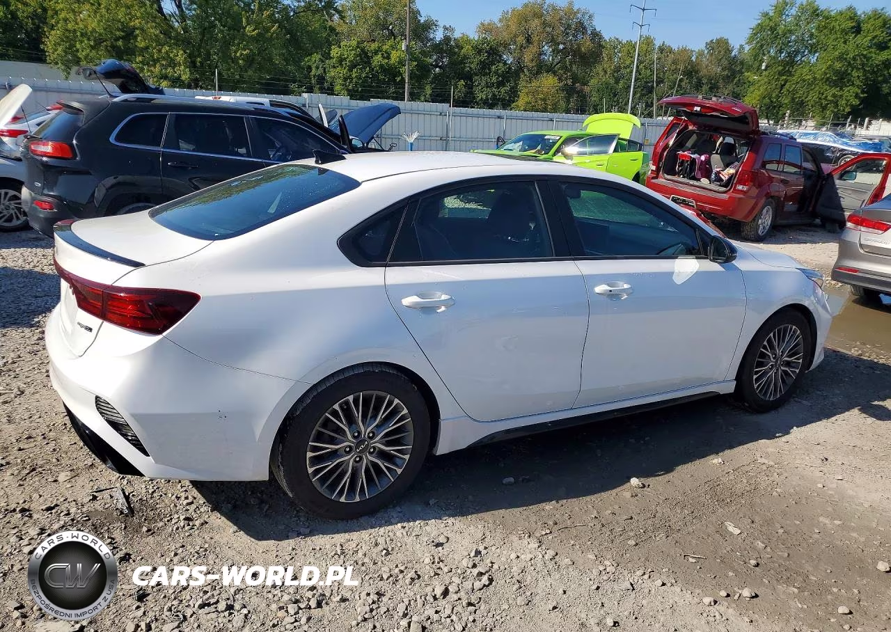 2022 Kia Forte Gt Line VIN:3KPF54ADXNE429553 - 3