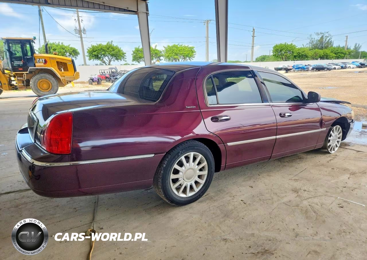 2006 Lincoln Town Car Signature VIN:1LNHM81V36Y649216 - 3