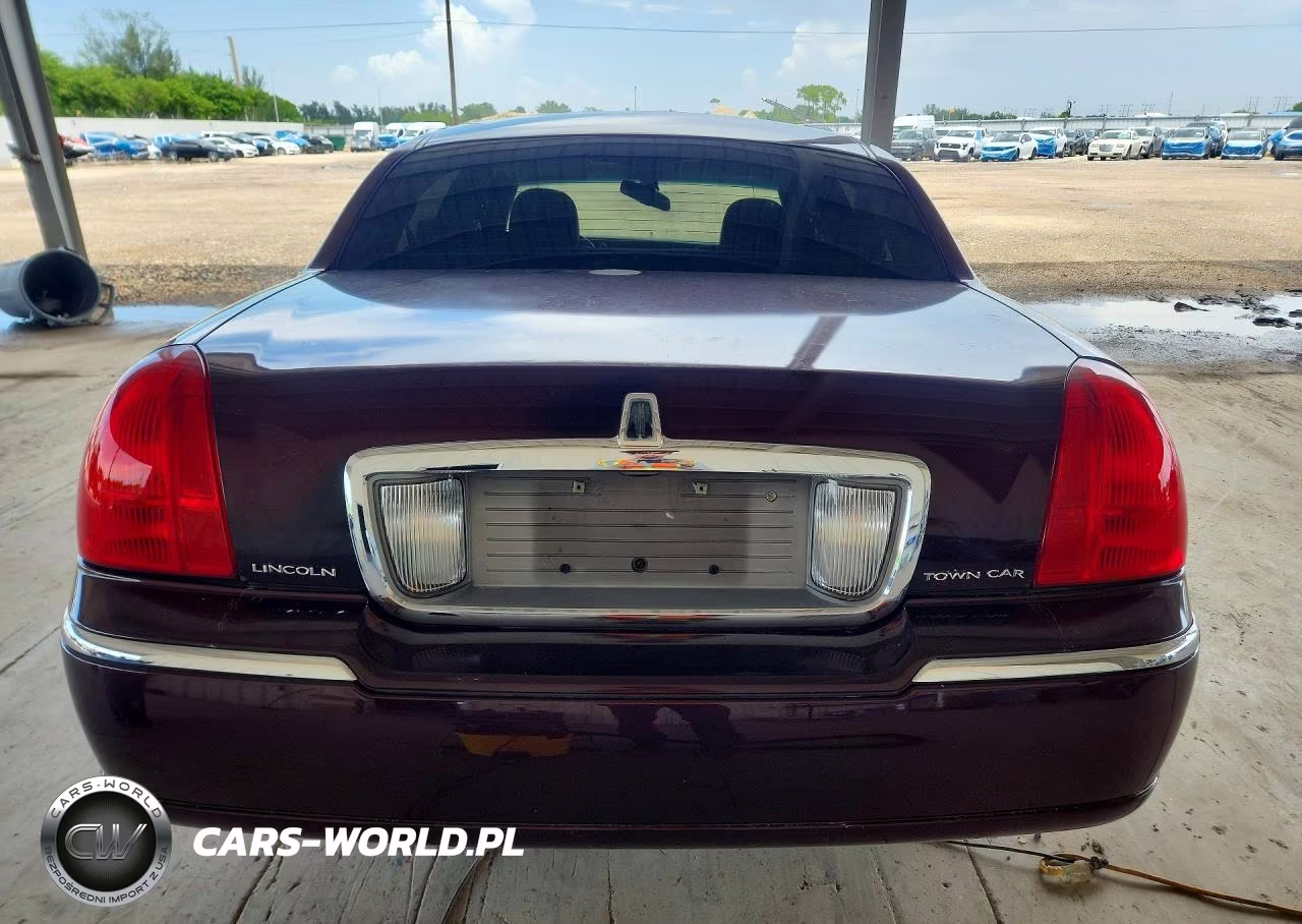 2006 Lincoln Town Car Signature VIN:1LNHM81V36Y649216 - 6