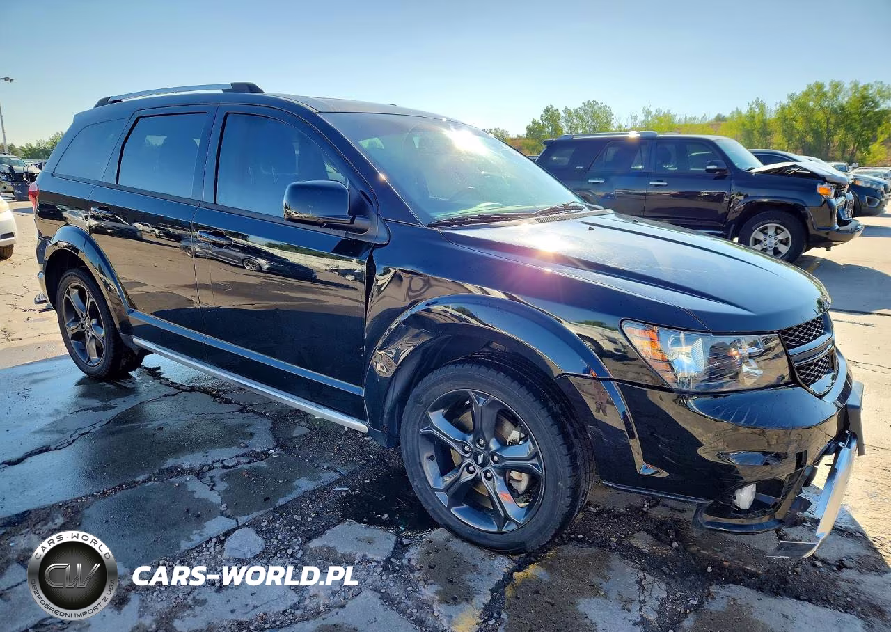 2019 Dodge Journey Crossroad VIN:3C4PDDGG1KT853834 - 4