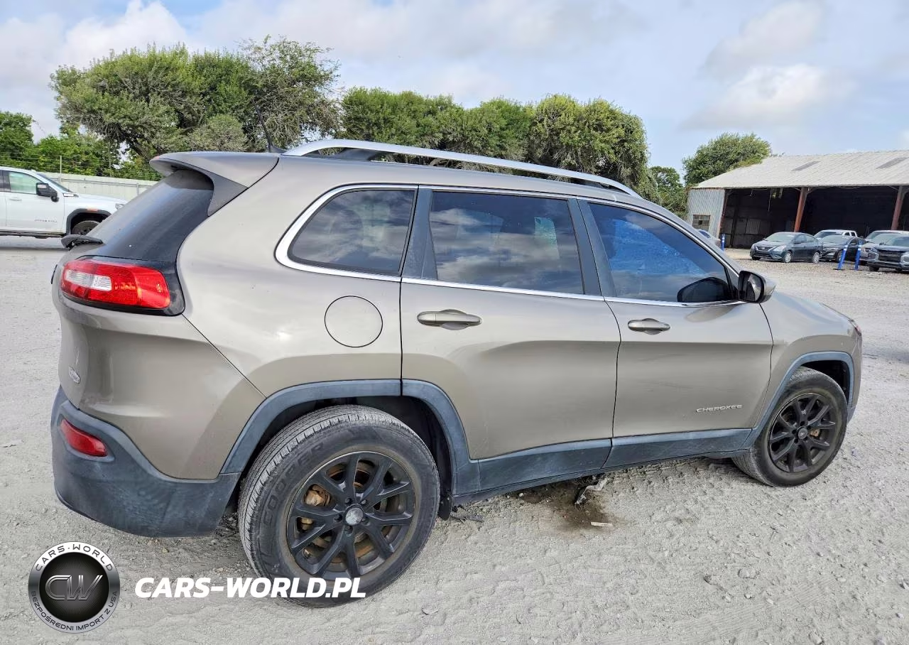 2017 Jeep Cherokee Latitude VIN:1C4PJLCB5HW667696 - 3